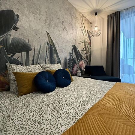Wow! Paradise Aparthotel クラクフ エクステリア 写真
